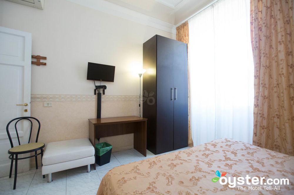 บีแอนด์บี คาปริชชี โรมานี Hotel ภายนอก รูปภาพ